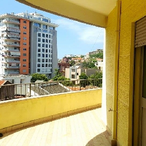 Shitet Apartament 2+1 prane Qendres