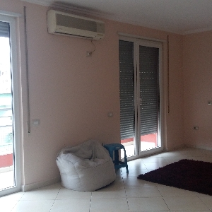 SHITET apartament 1+1 ne rrugen Frosina Plaku