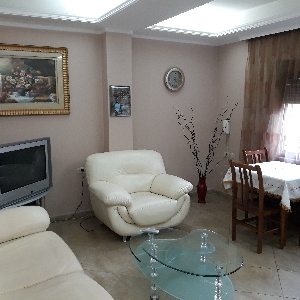 Jepet me QERA apartament 1+1 tek kompleksi Dinamo