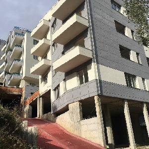 Shitet apartament 2+1 tek Xhamia, Liqeni Tiranes