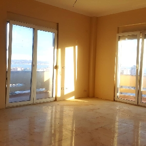 Apartament 2+1 ne shitje , Prane Qendres , Durres !