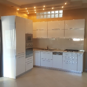 Apartament 2+1 ne shitje , Muzeumi i Deshmoreve , Durres !