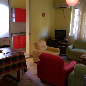 Shitet apartament 2+1plazhin e Golemit