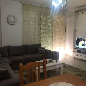 Jepet me qira apartament…