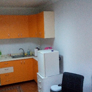 Prane 21 Dhjetori SHITET nje apartament 2+1 