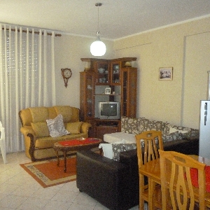 Ne shitje apartament 2+1 perballe maternitetit