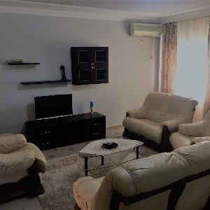 Jepet me qera apartament 2+1 tek Petro Nini