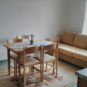 Jepet me QERA apartament 3+1 tek Vasil Shanto