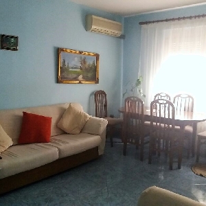 Shitet apartament 2+1 tek Petro Nini